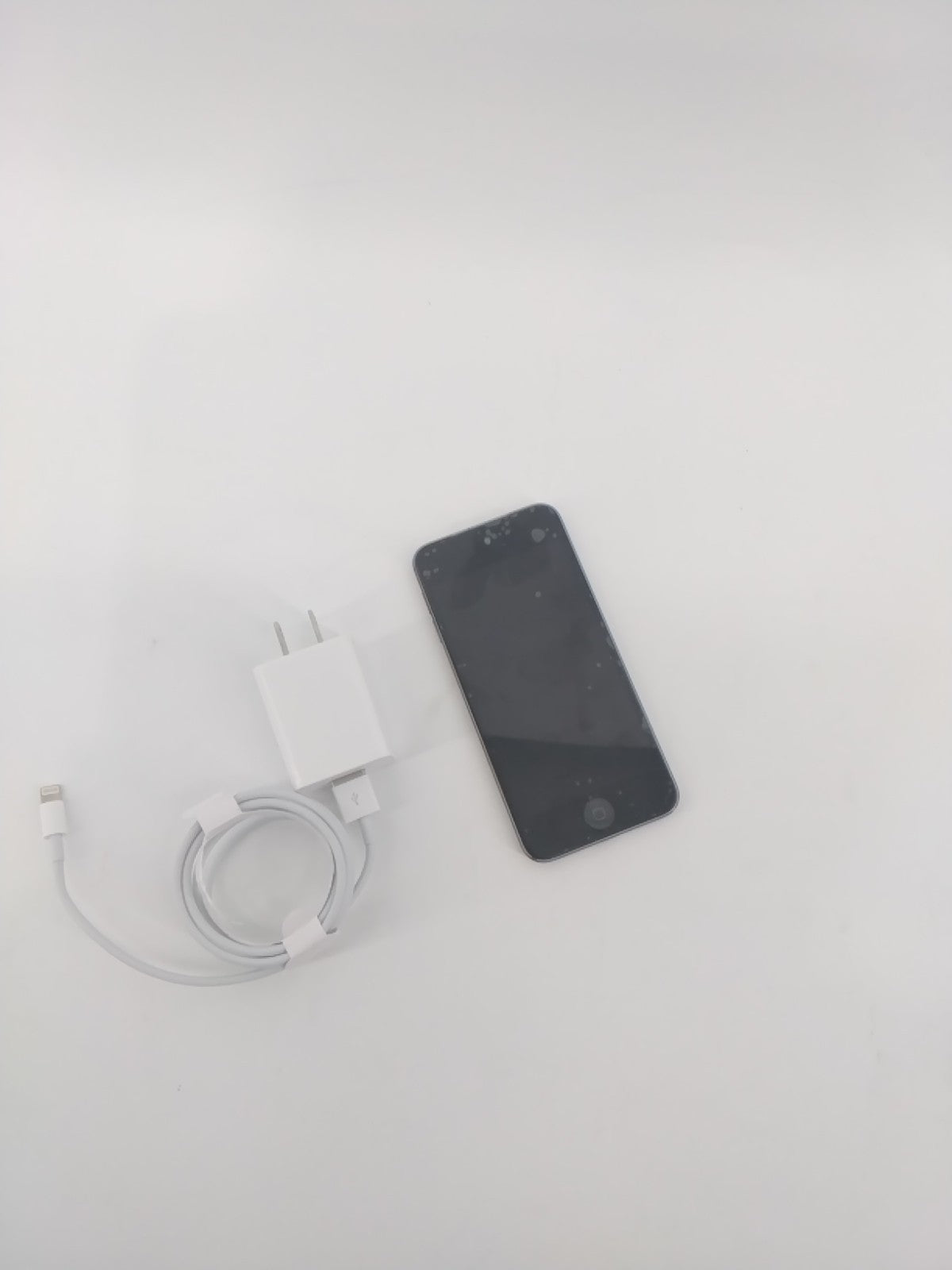 Apple iPod touch 5th Generation Space Gray (32 GB) (Excellent Condition)