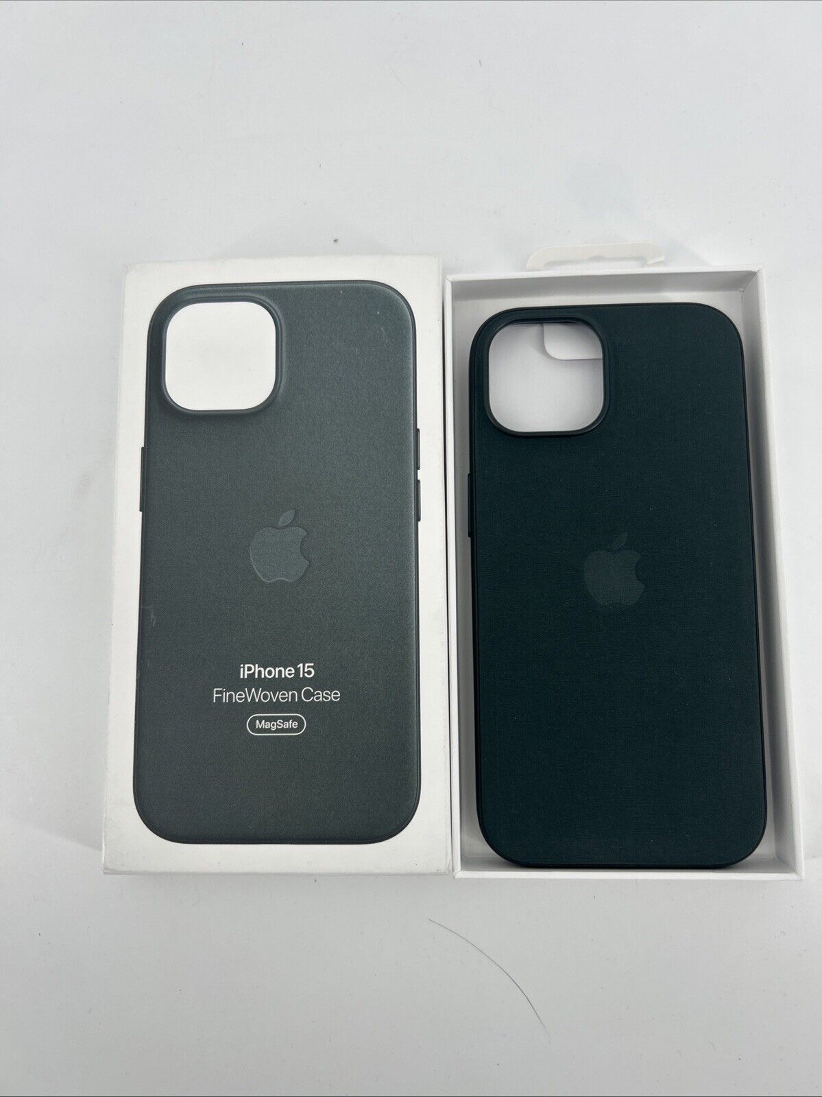 Apple FineWoven Case with MagSafe for iPhone 15 - Evergreen