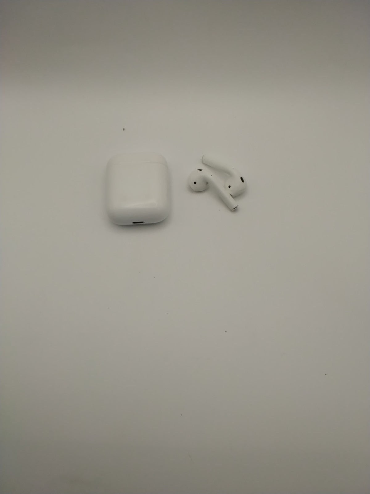 Apple AirPods 2nd Generation with Charging Case - White